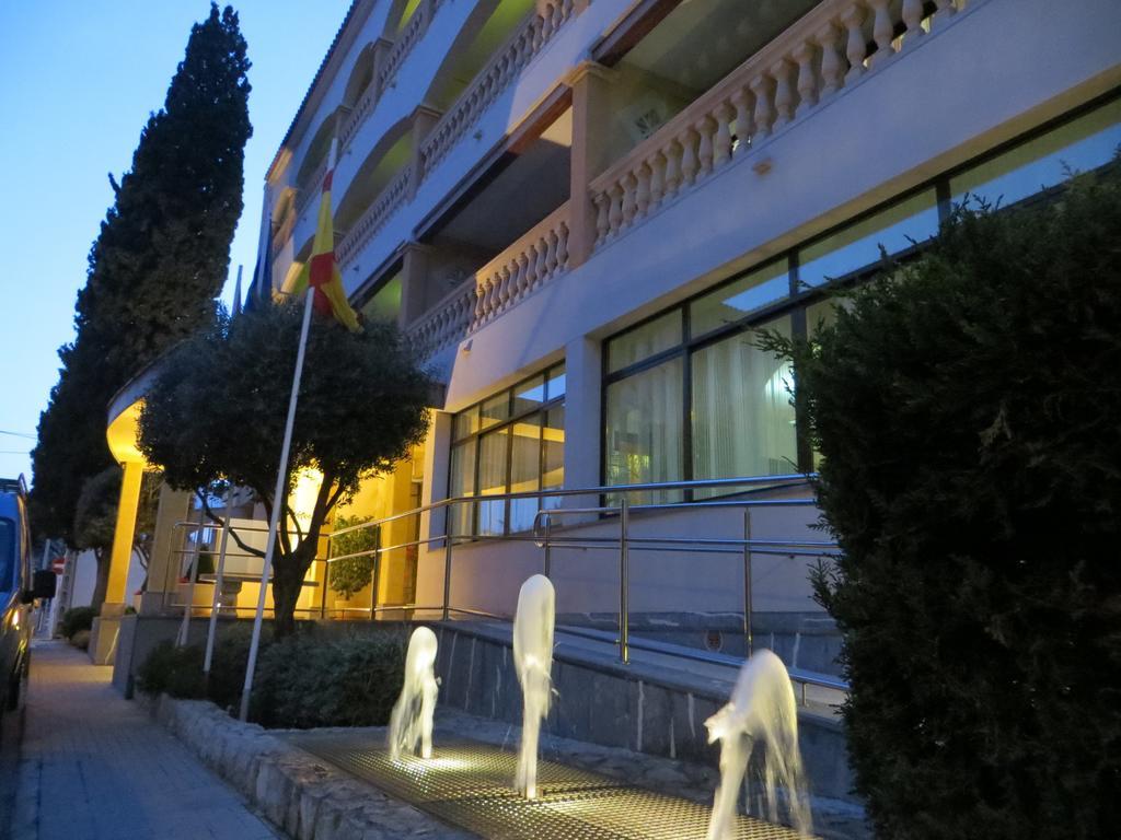 Hotel Baviera 칼라 라트자다 외부 사진