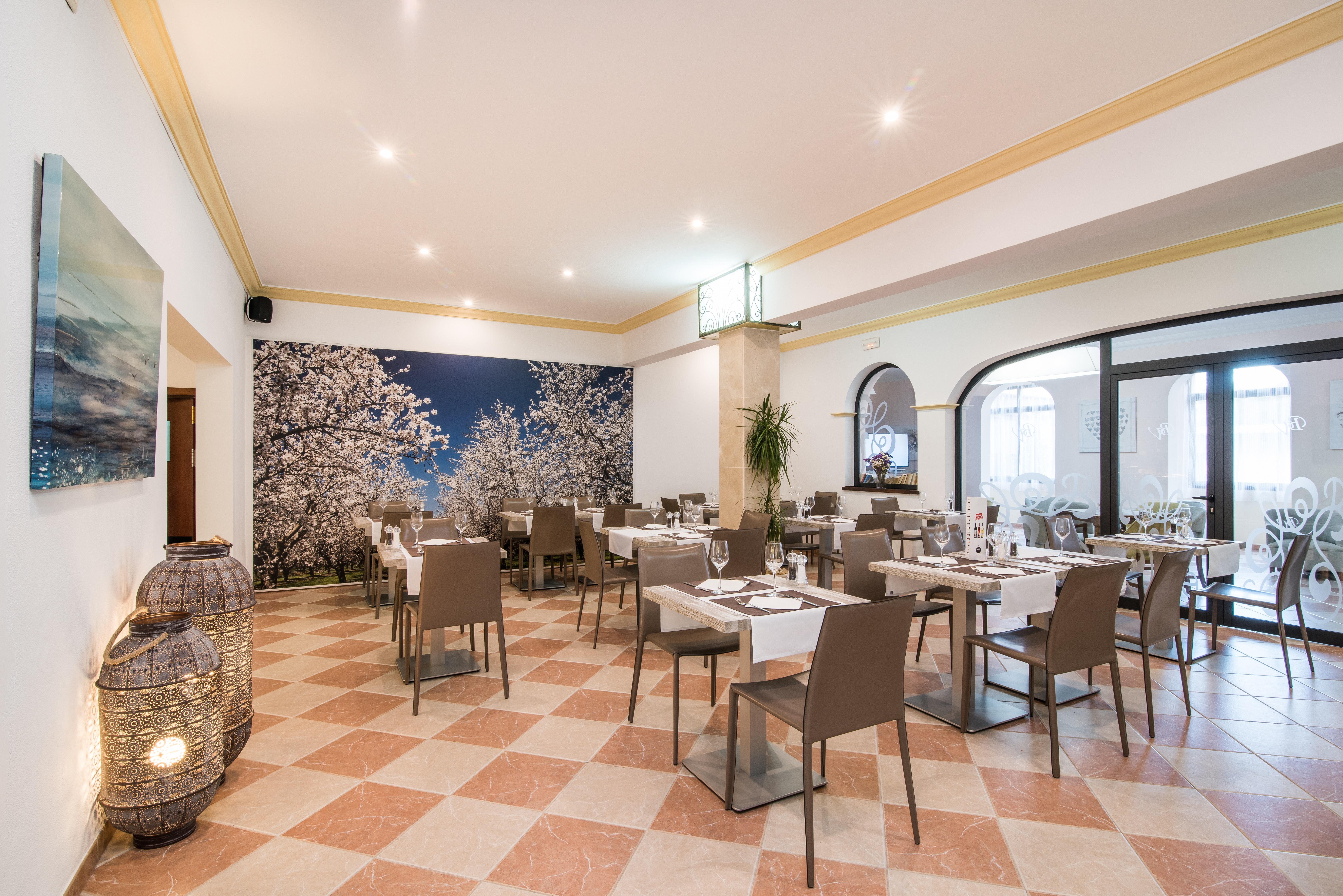 Hotel Baviera 칼라 라트자다 외부 사진