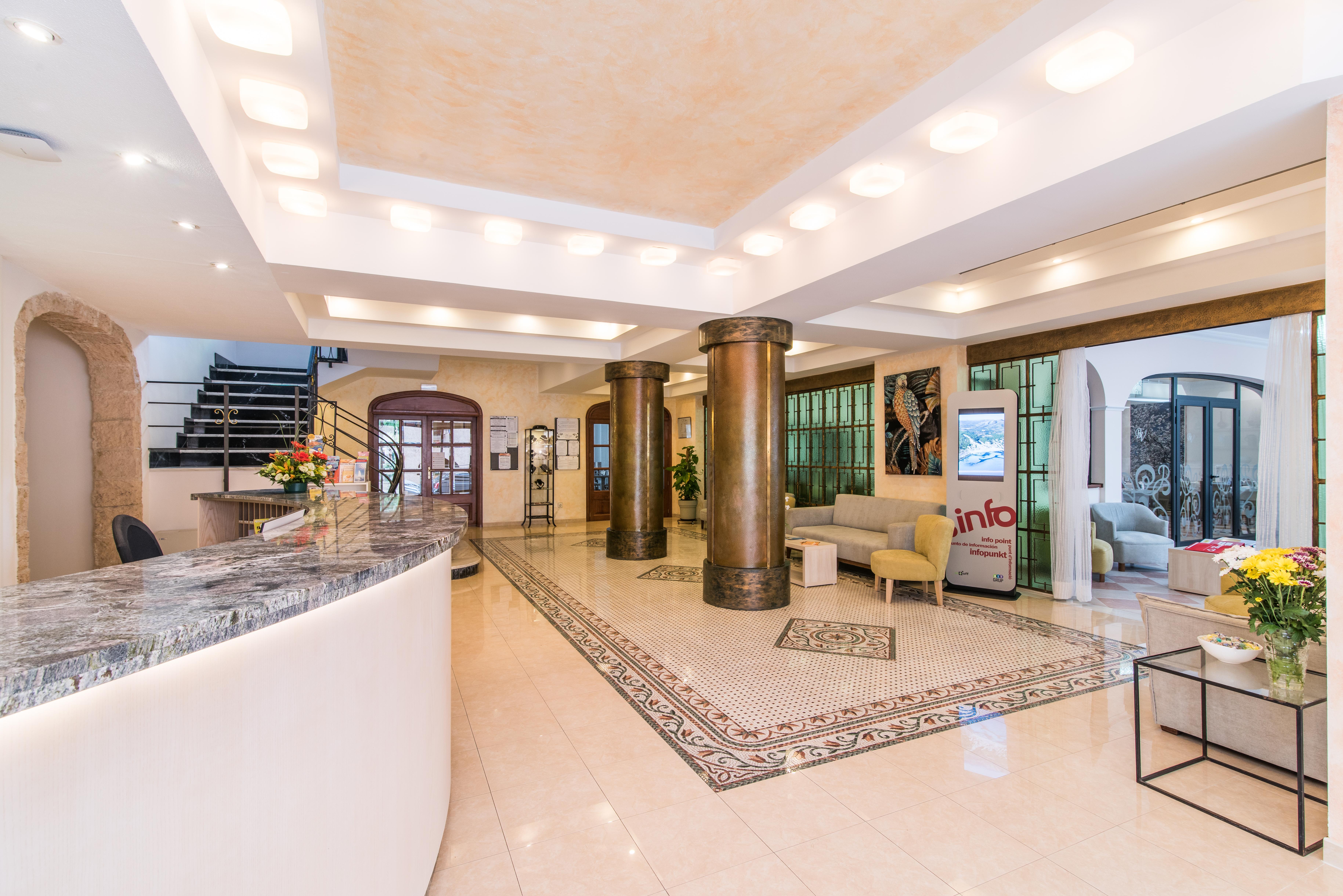 Hotel Baviera 칼라 라트자다 외부 사진