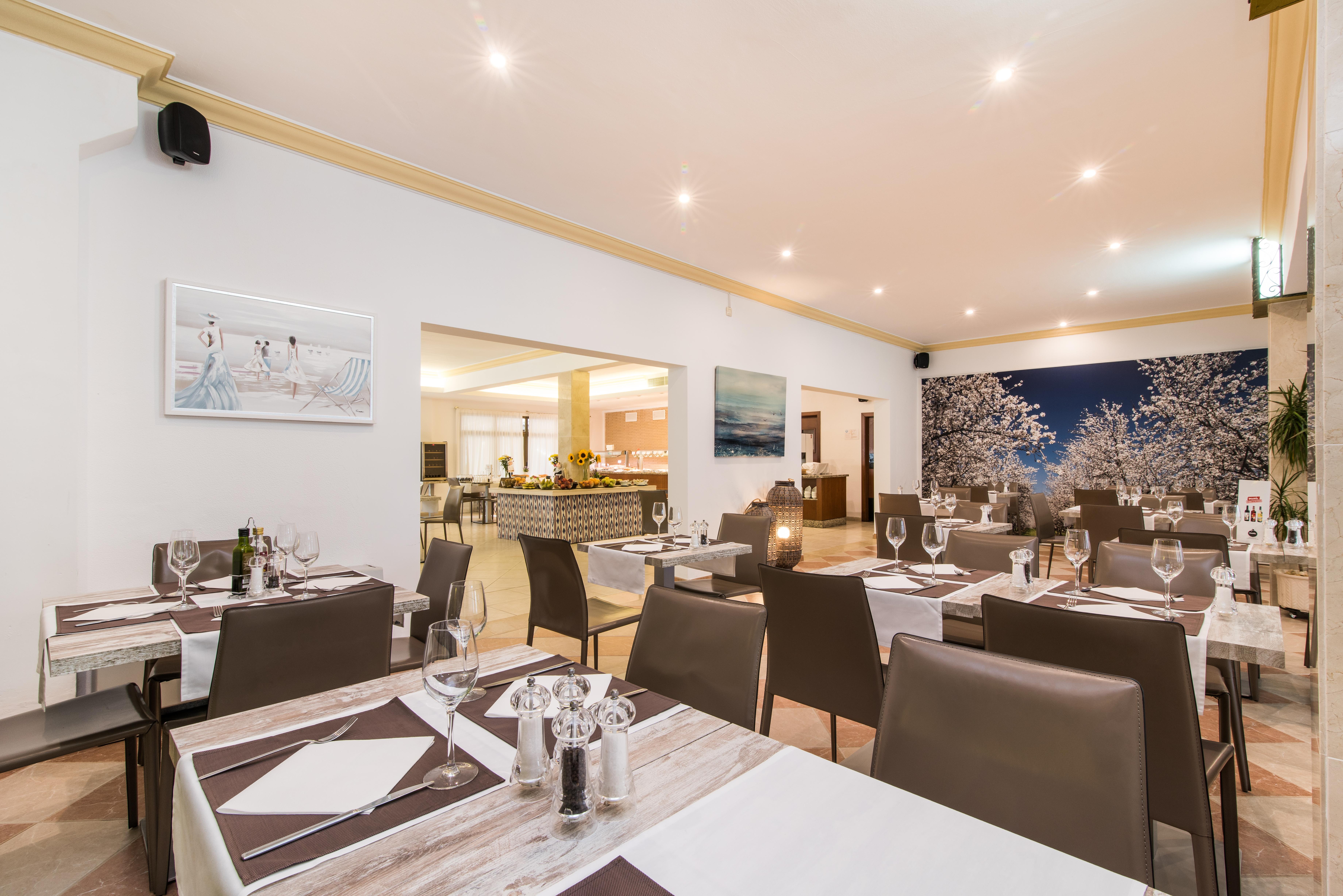 Hotel Baviera 칼라 라트자다 외부 사진