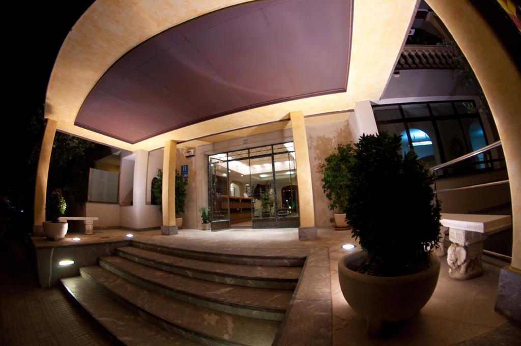 Hotel Baviera 칼라 라트자다 외부 사진