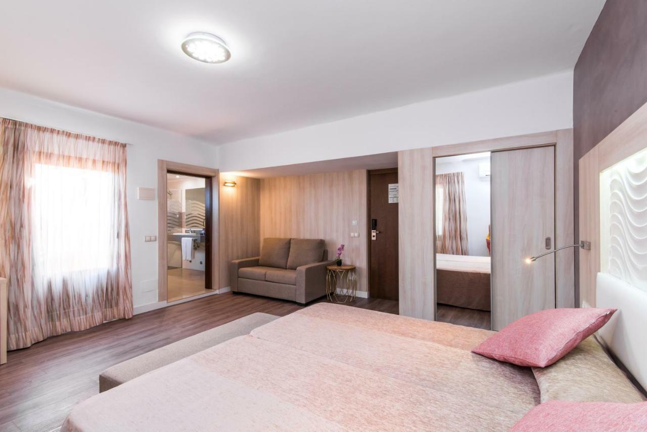 Hotel Baviera 칼라 라트자다 외부 사진